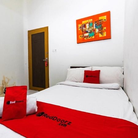 Reddoorz @ Hertasning Area 2 Makassar Kültér fotó