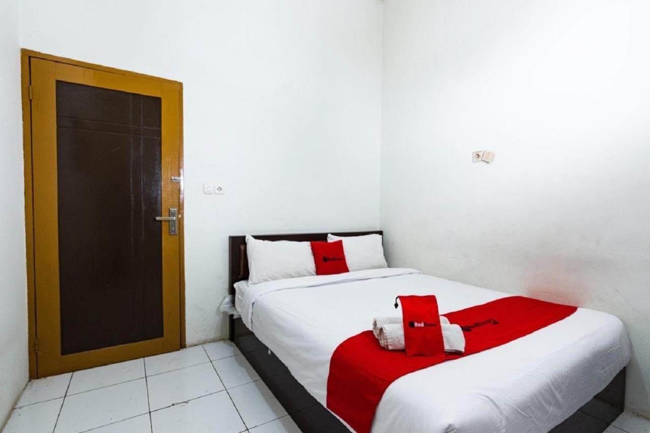 Reddoorz @ Hertasning Area 2 Makassar Kültér fotó